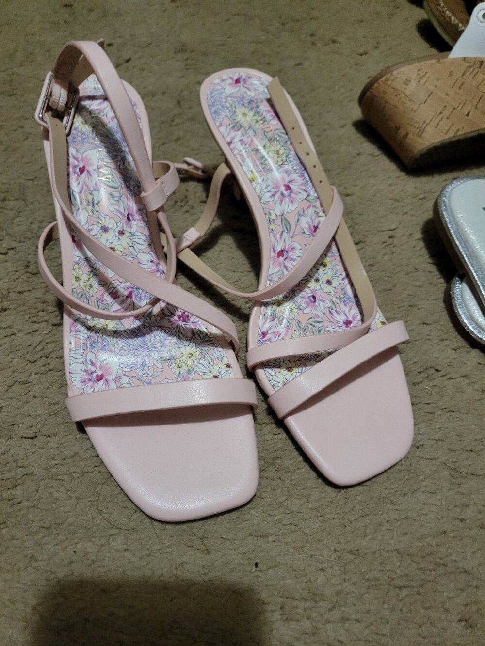 Pink dress shoes